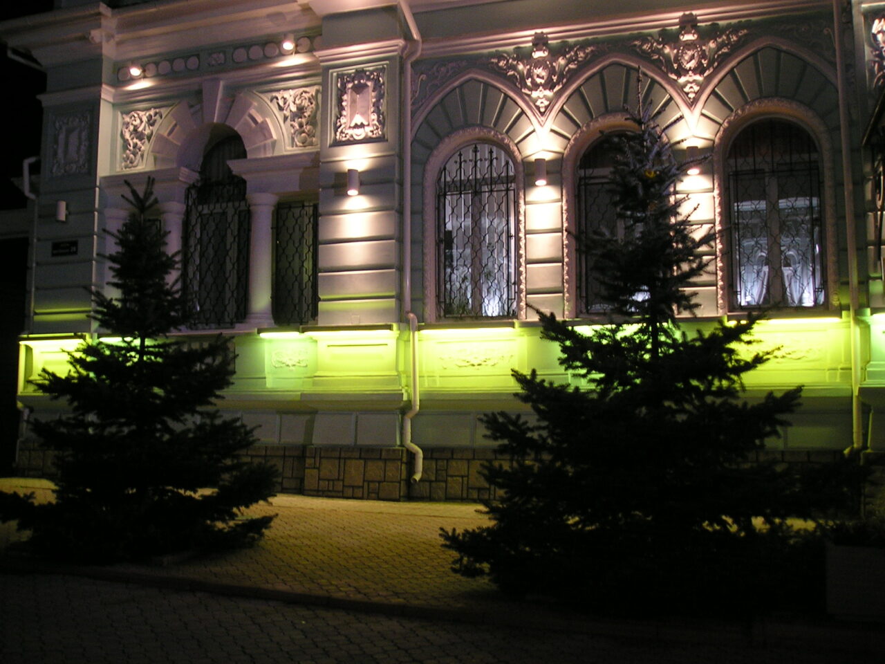 Архітектурна підсвітка фасаду будівлі по вул.Нікольска м. Миколаїв 4 2009р.