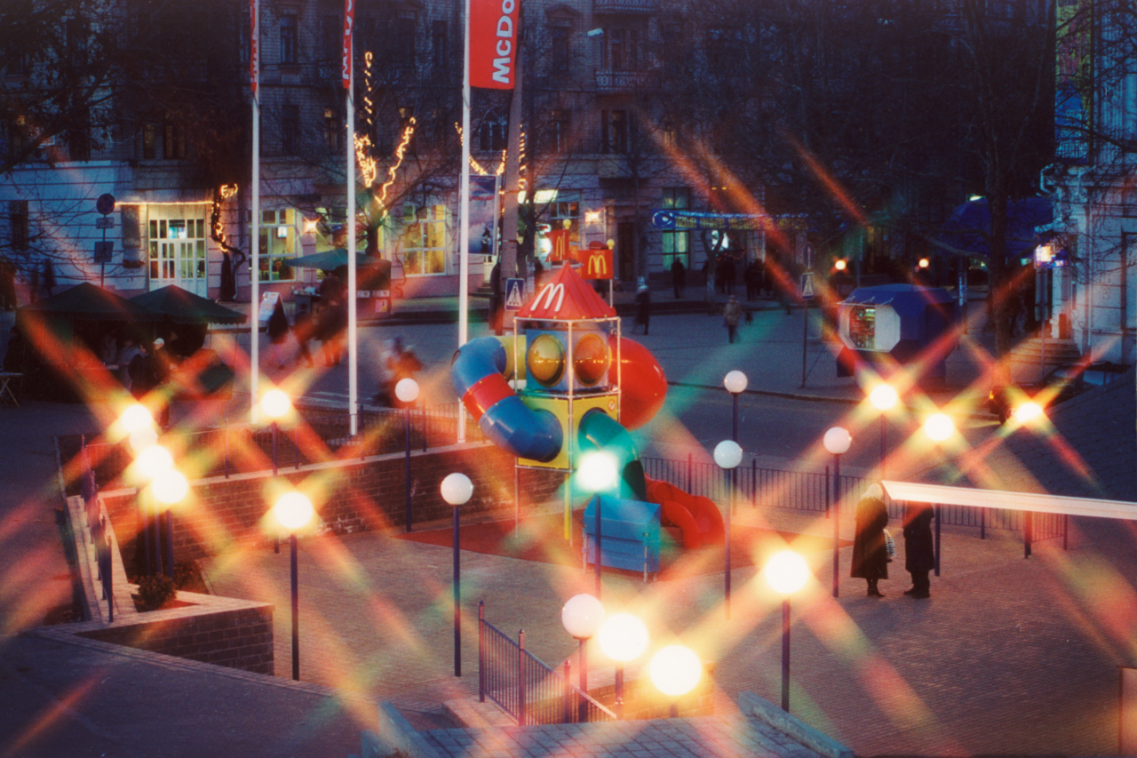 Вуличне освітлення McDonalds 2005р.